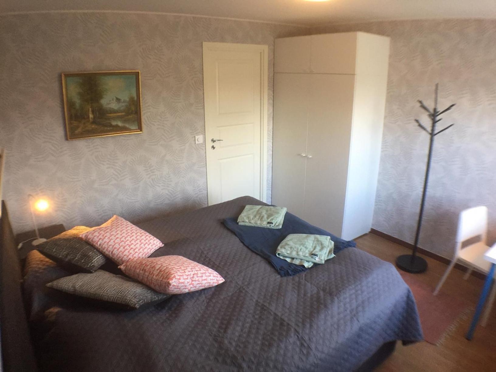 Dubbelrum Med Extrasaeng Pa Markplan I Lugnt Villaomrade Malmø Eksteriør billede